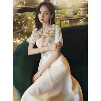 החתונה שושבינות לבנה שמלת V-צוואר רקמה קצרים Cheongsam 2023 טמפרמנט אלגנטי יומי לחגוג אירועים אופנה Vestidos