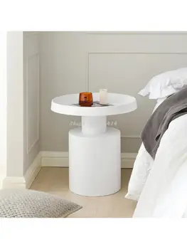 בסגנון נורדי ברזל עגול שולחן ליד המיטה בחדר השינה מודרני מינימליסטי שולחן ליד המיטה אישיות שולחן עגול